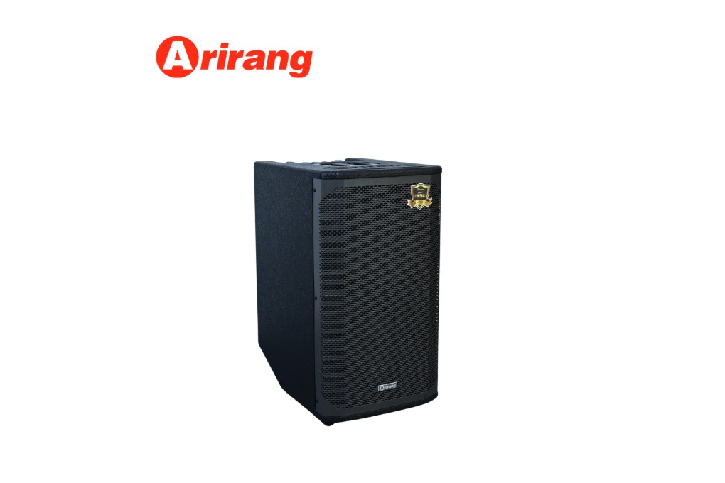 Tặng kèm chân đế và 2 micro không dây AR5