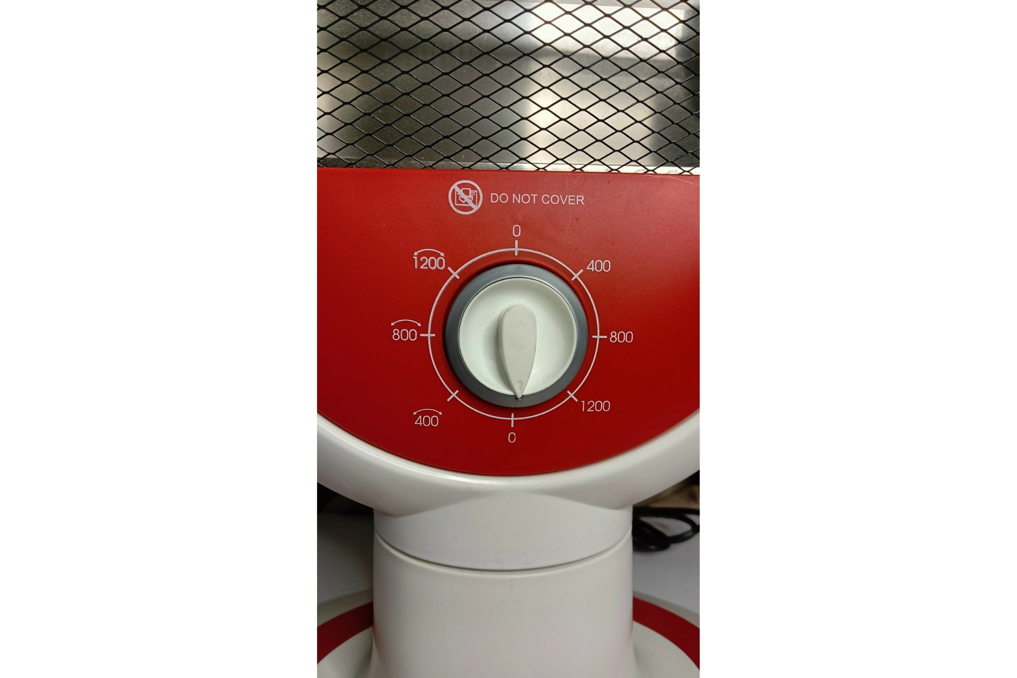 Máy sưởi hồng ngoại Ankomi 1200W AKM-HN01 - Công nghệ sưởi bằng bóng đèn Halogen