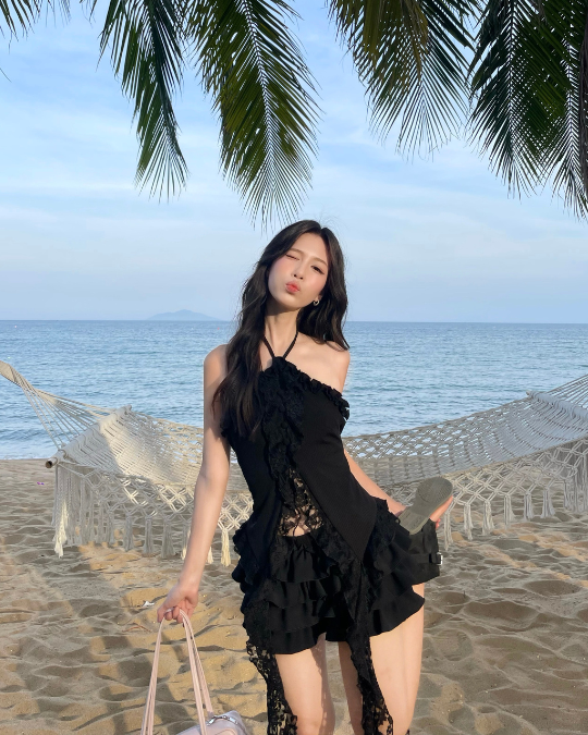 Áo Emily Đen - Ảnh 2 | Kooky House
