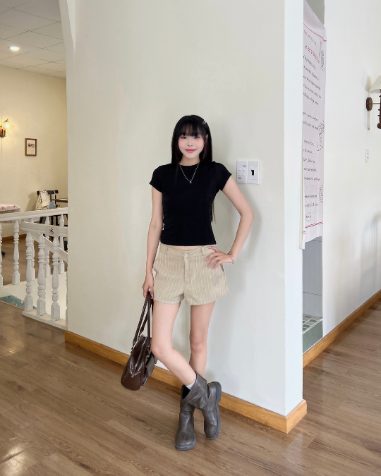 Quần Striped Shorts Nâu - Ảnh 2 | Kooky House