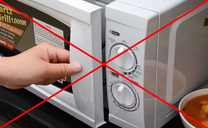 Dùng lò vi sóng có tốn điện không? Cách tiết kiệm điện khi dùng.