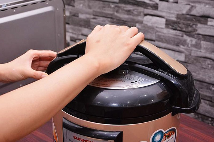 Những lỗi thường gặp khi sử dụng nồi áp suất điện và cách khắc phục
