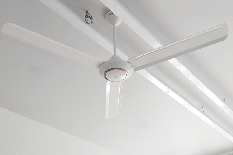 Nên chọn mua quạt trần điều khiển từ xa hay hộp số ?