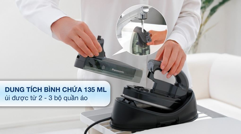 Đánh giá chi tiết bàn là hơi nước Panasonic NI-WL55KRA