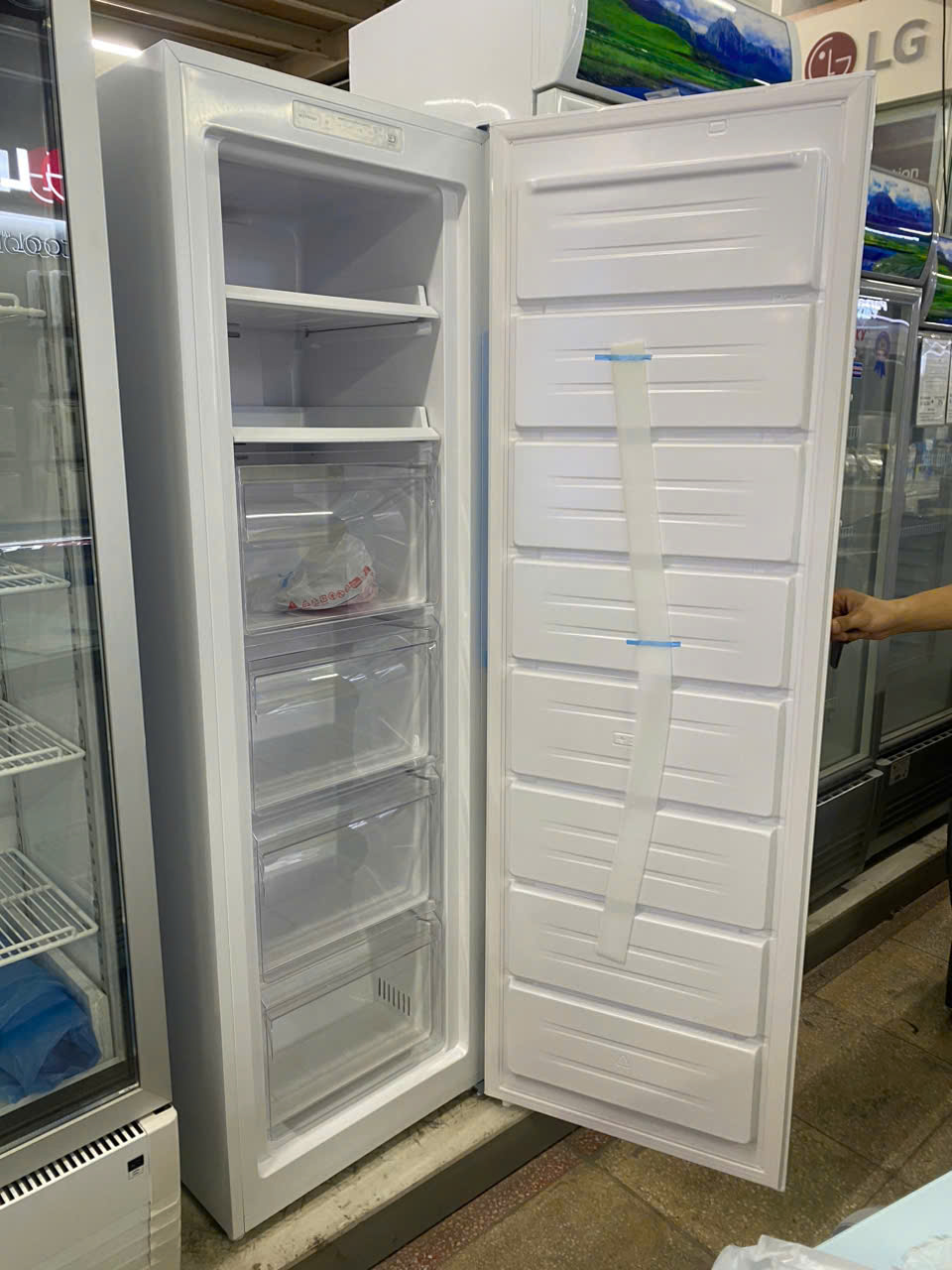 Tủ đông đứng Sanden SFN-0350 300 lít ,Inverter ,không đóng tuyết