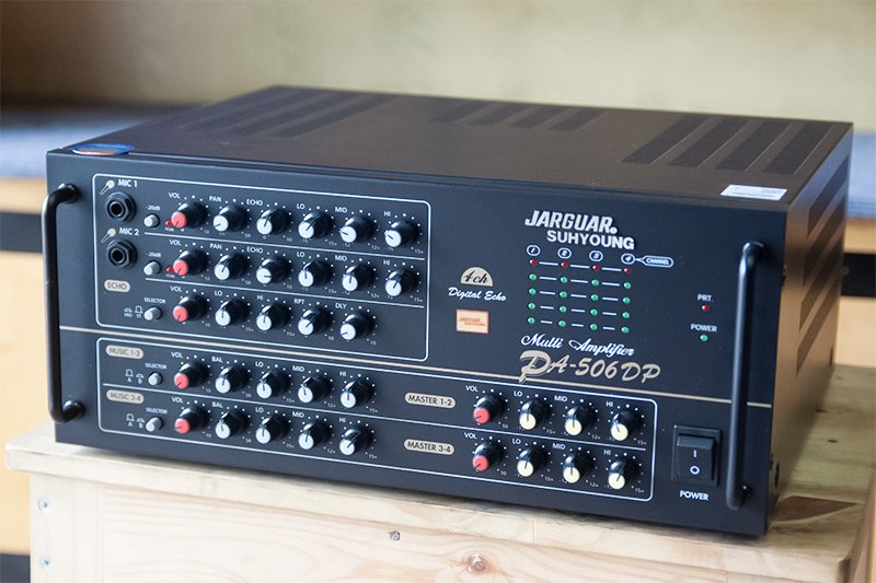 Cách phân biệt các loại thiết bị âm thanh: loa, amply, mixer, micro Amply Jarguar Suhyoung 4 kênh PA-506DP 520W
