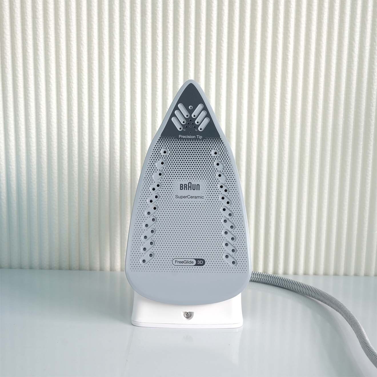 Bàn là hơi nước Braun IS1512BL