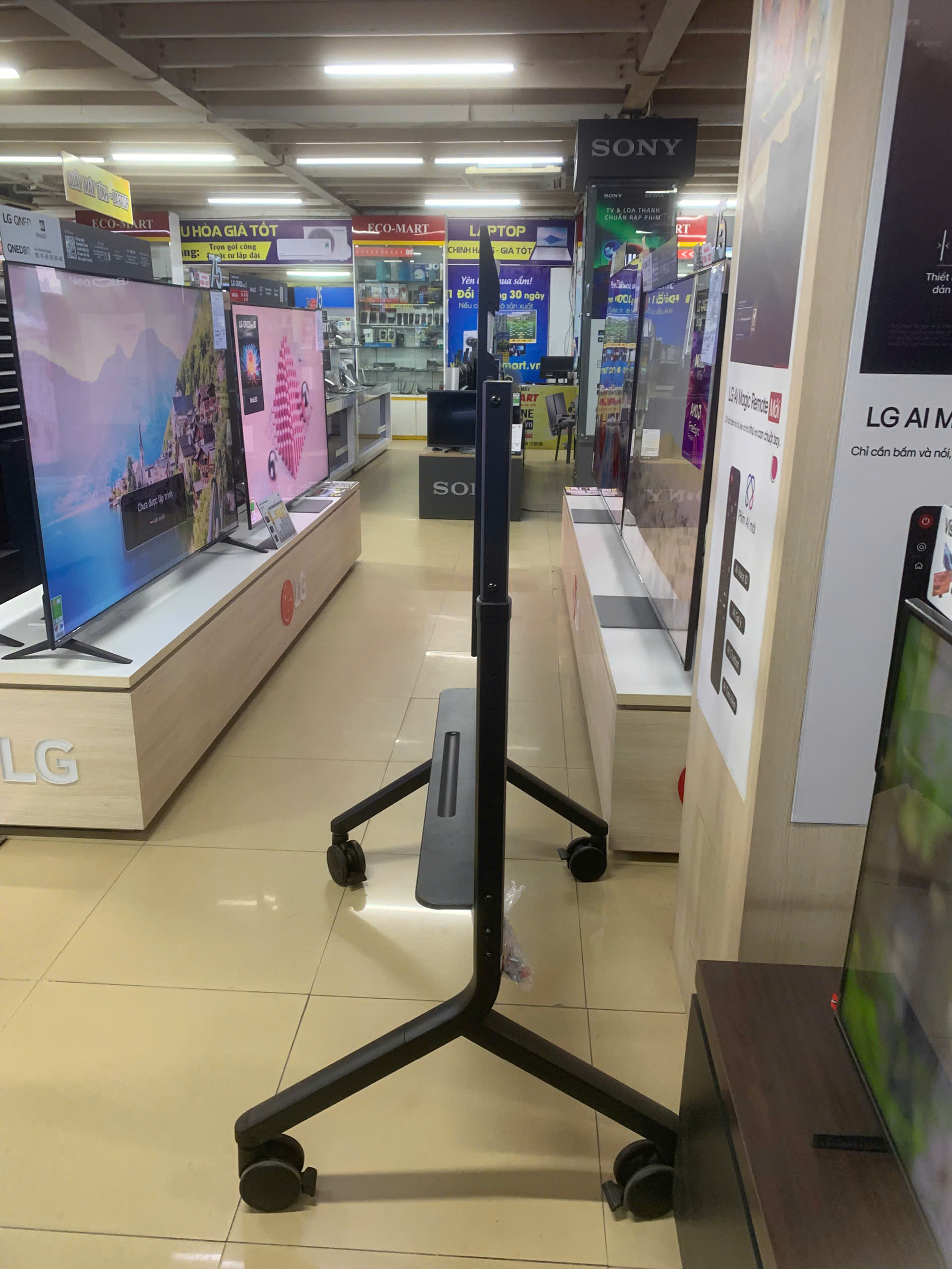 Giá treo tivi di động P80  cho tv từ 30 inch