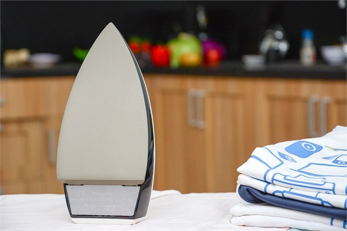 Bàn là khô Panasonic NI-317TXRA màu trắng xanh