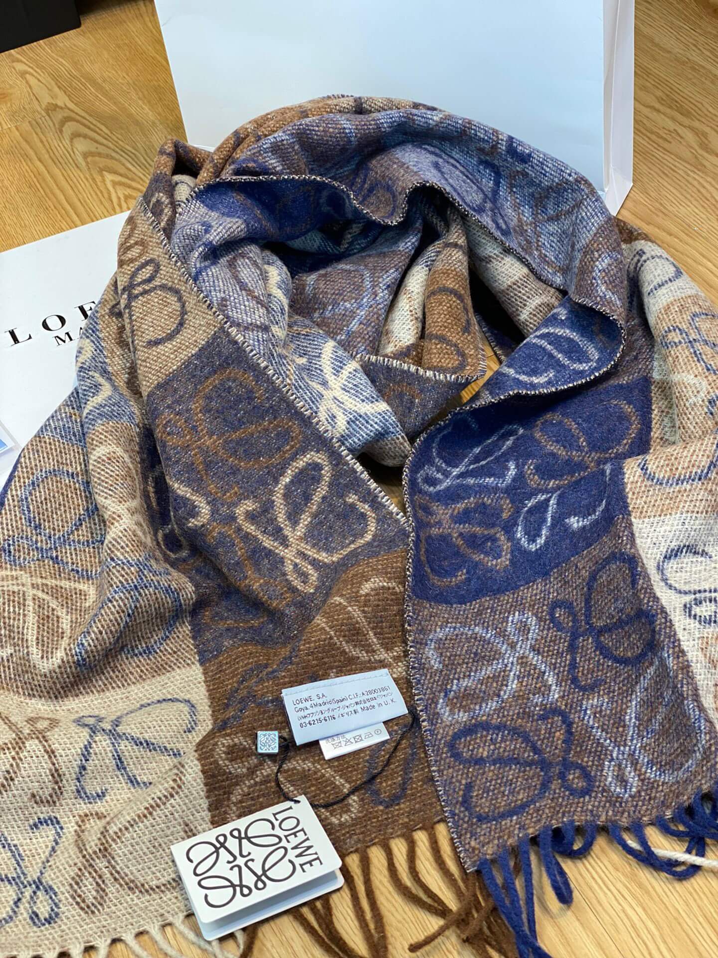 LOEW Scarfs