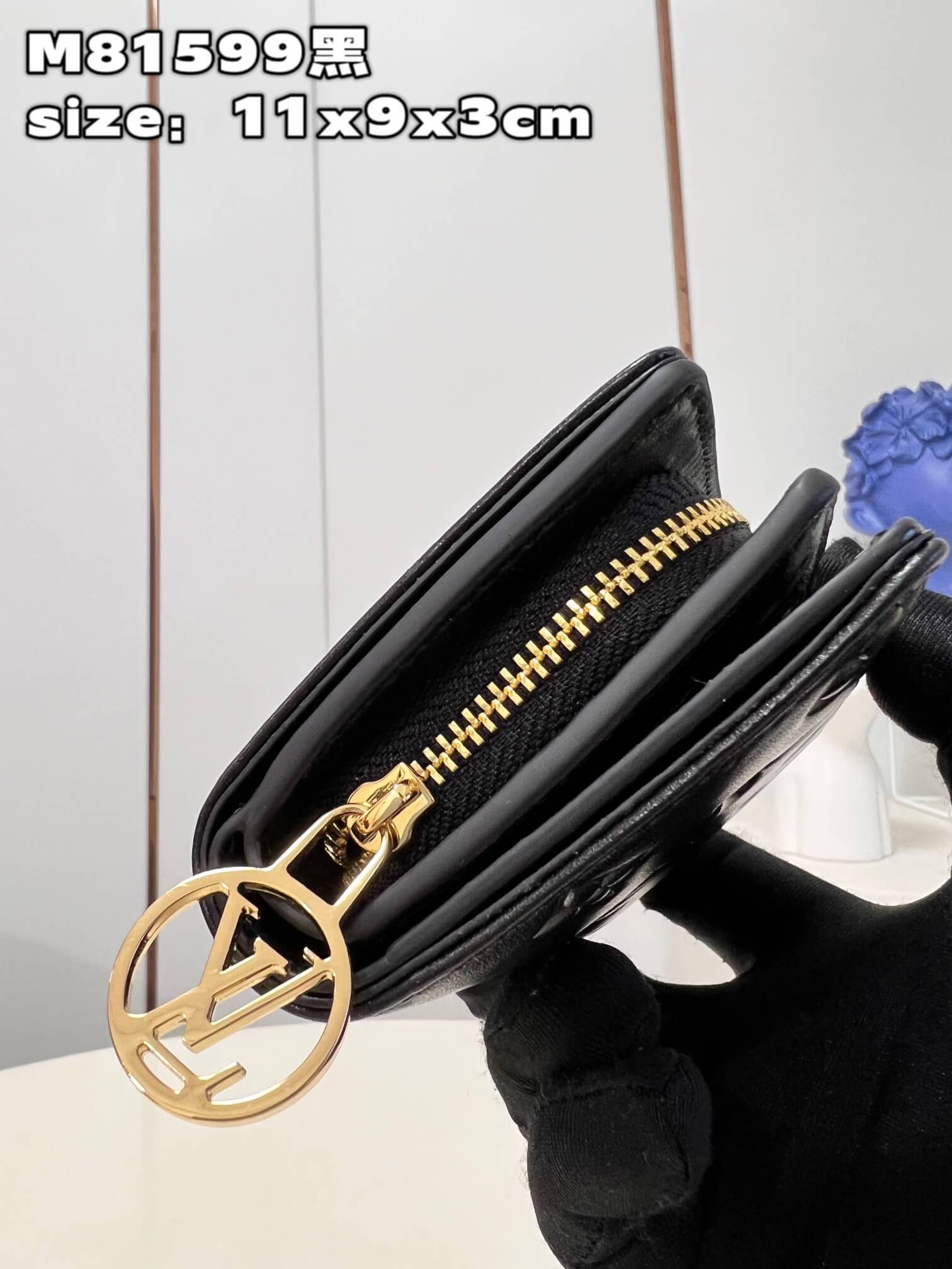 LOUIV Coussin Wallet