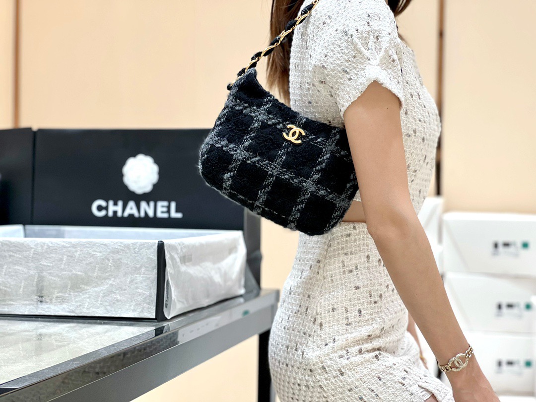 CC Hobo Tweed