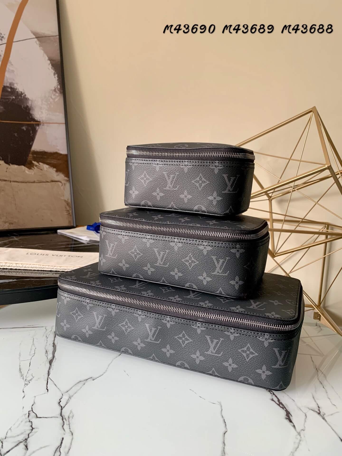 LOUIV Pouch