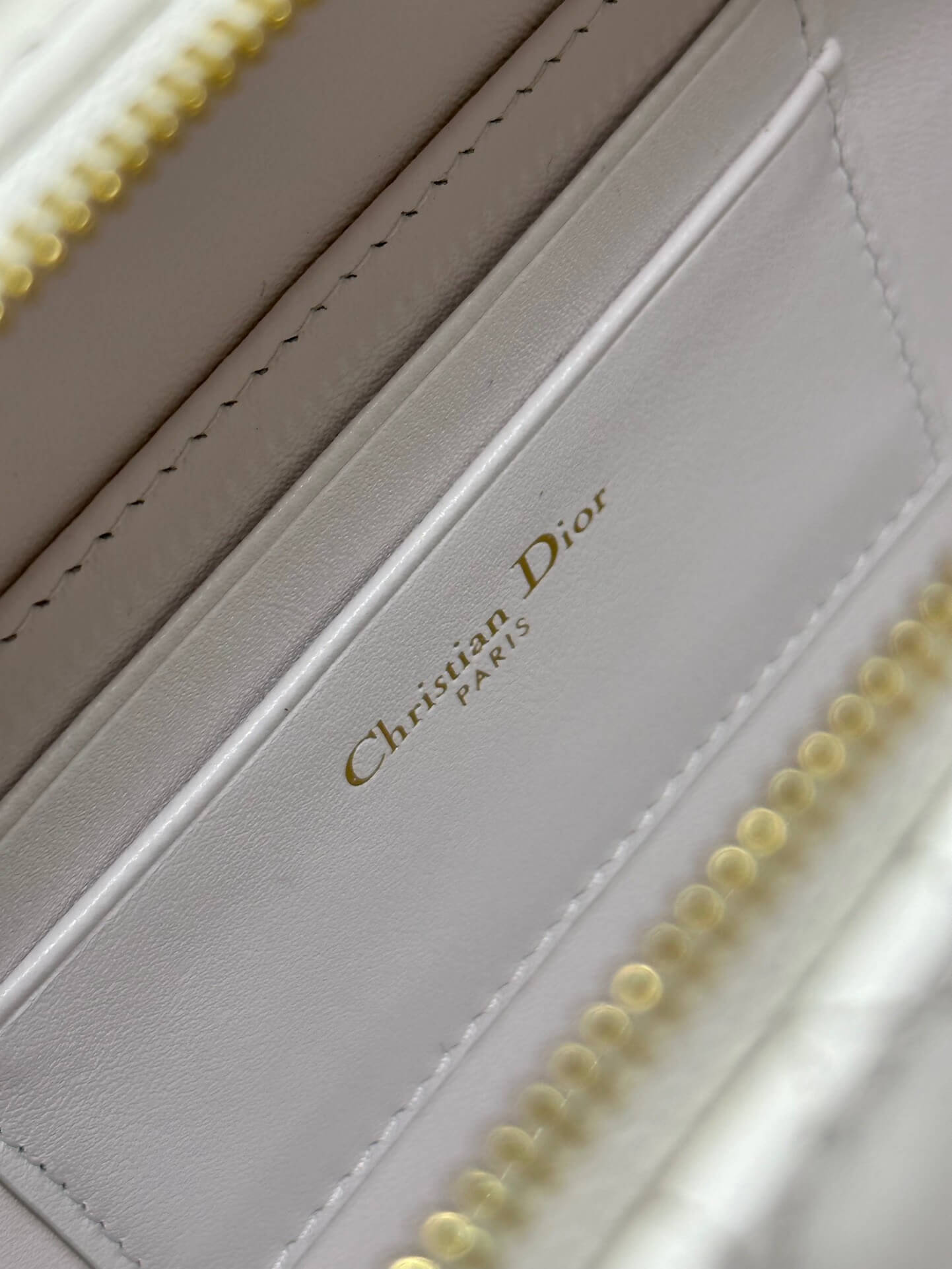 CD Caro Vanity