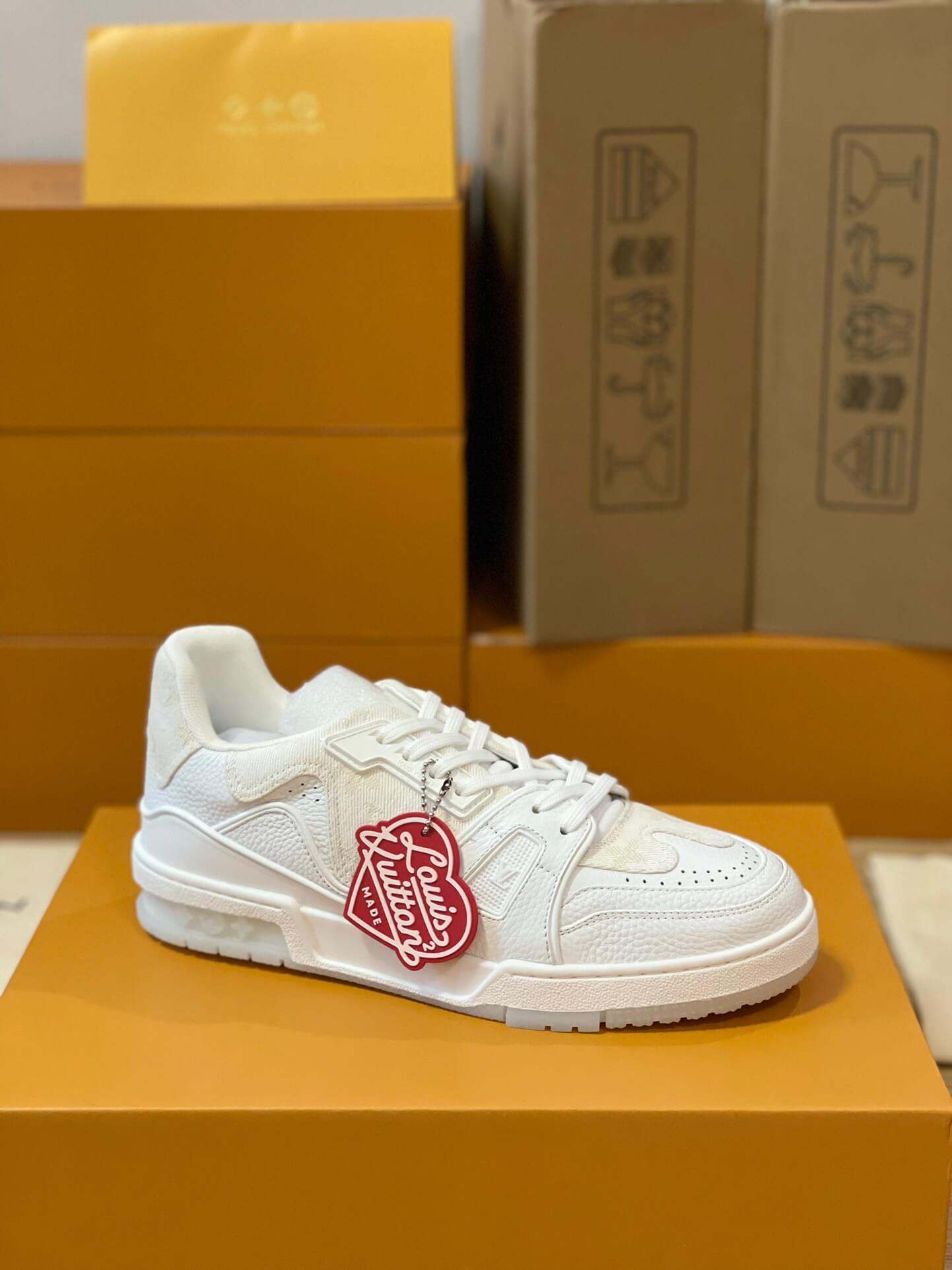 LOUIV Sneakers