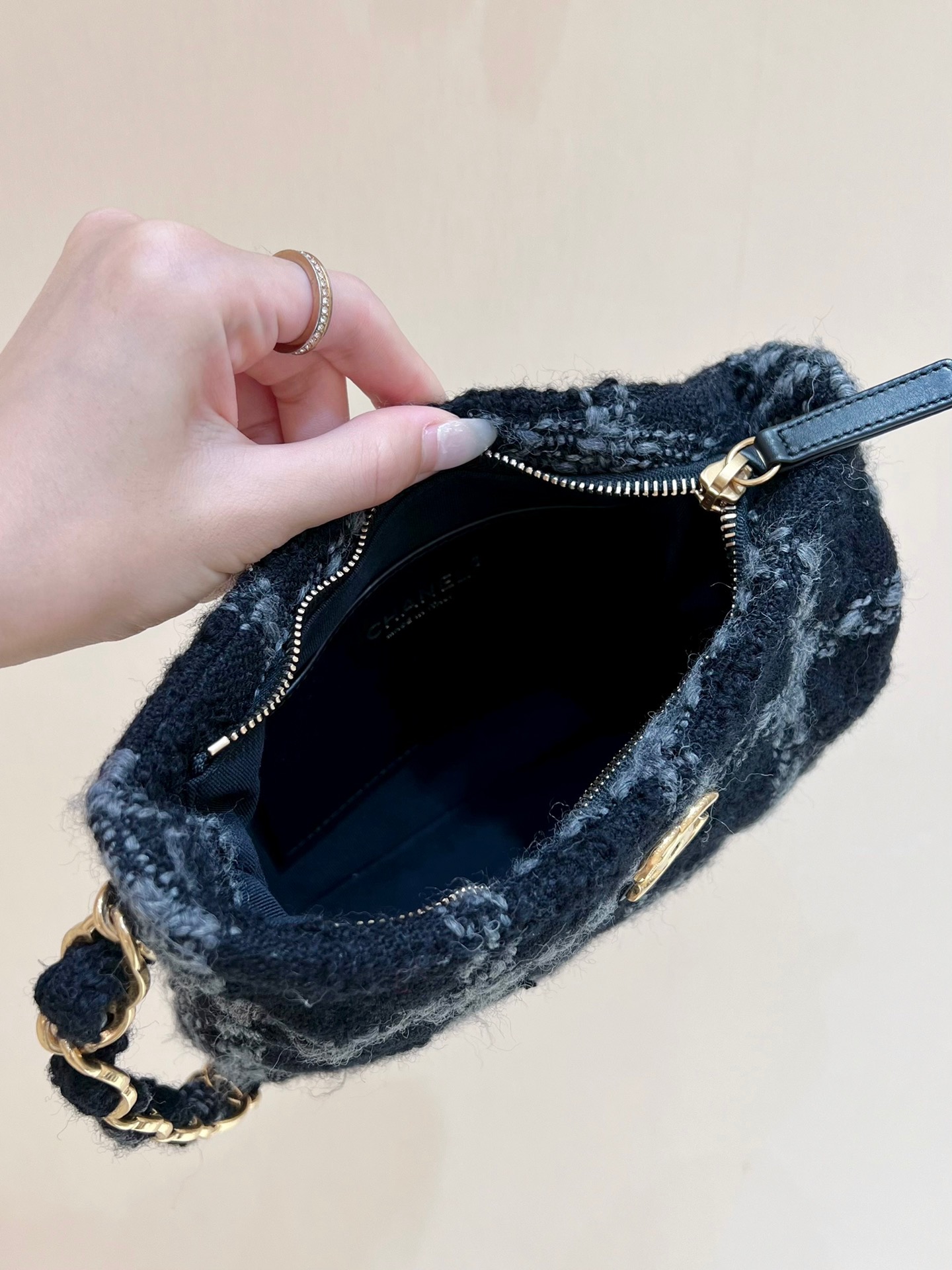 CC Hobo Tweed