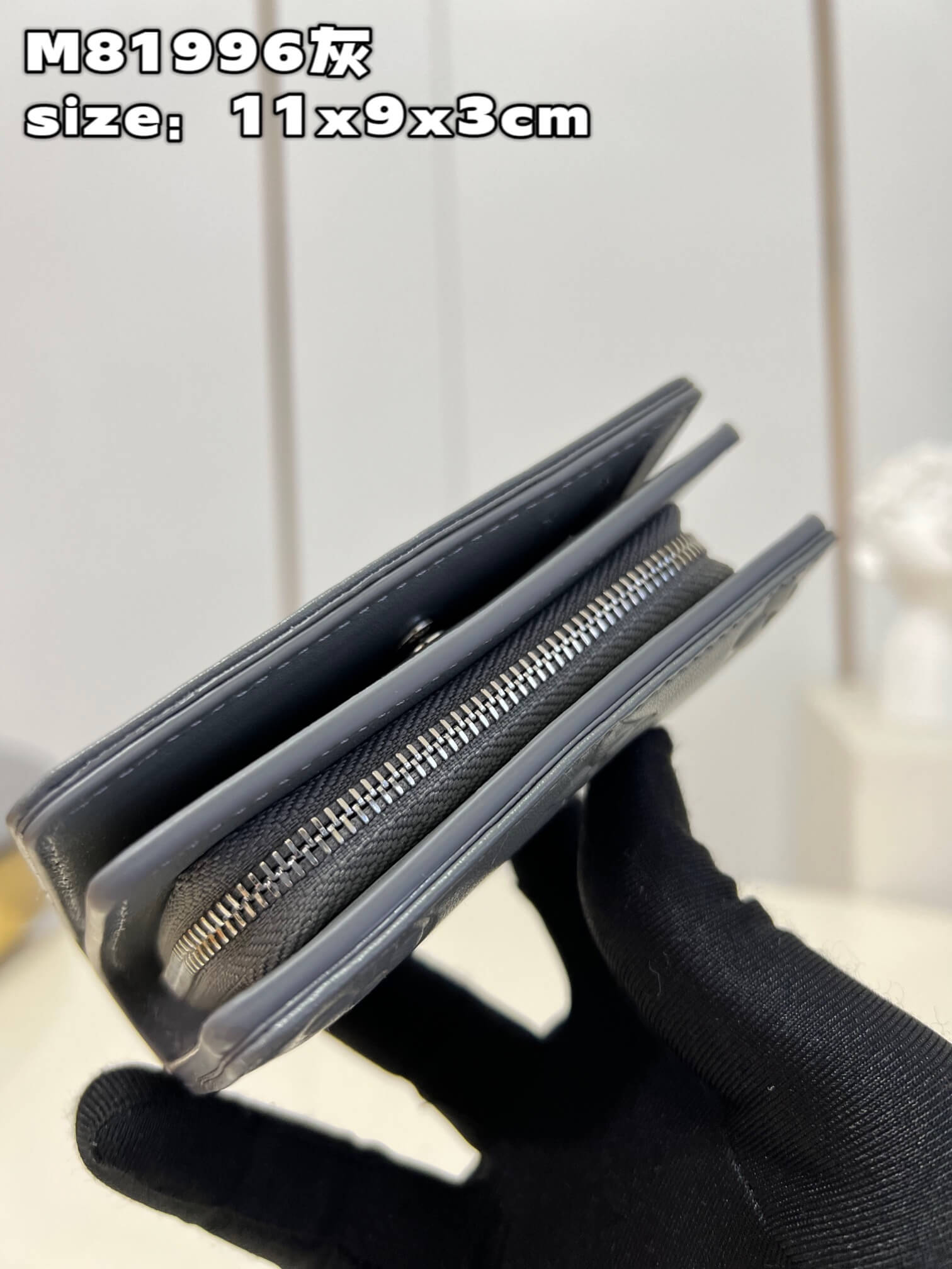LOUIV Coussin Wallet
