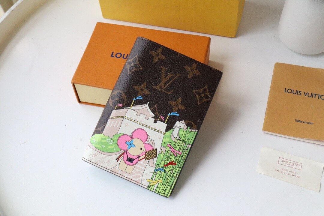 LOUIV Passport Cover