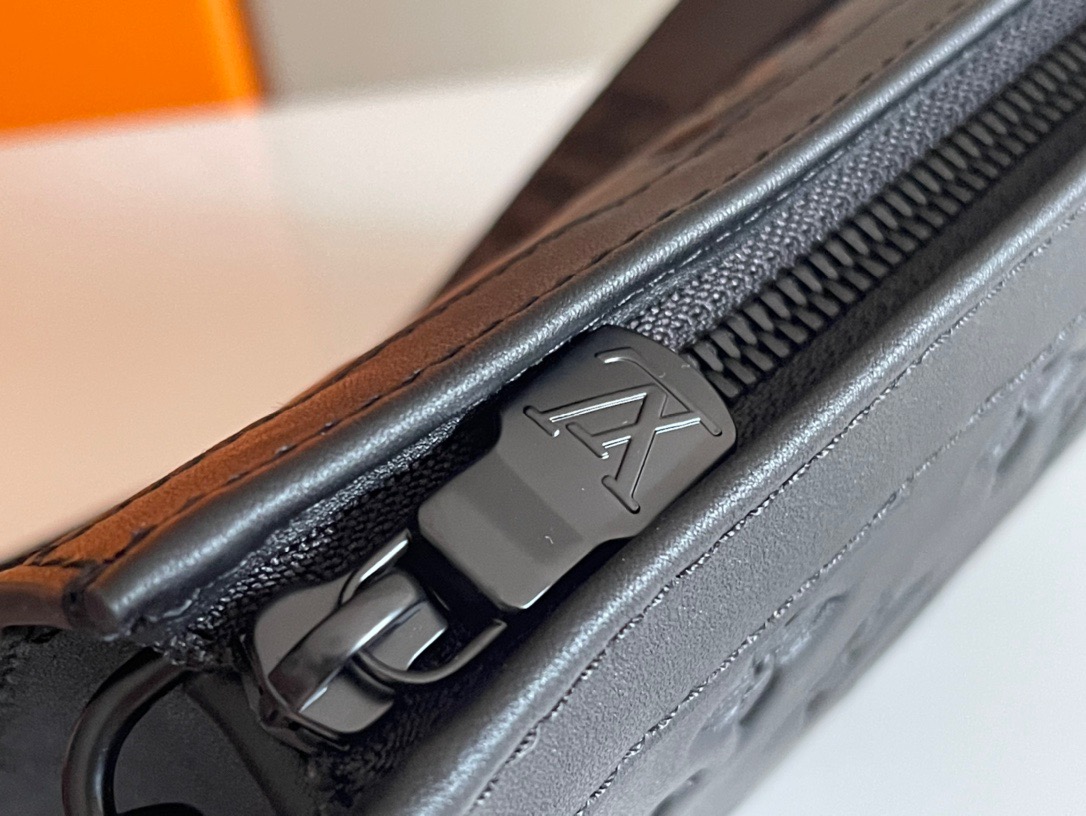 LOUIV M81115 Gaston Wearable Wallet