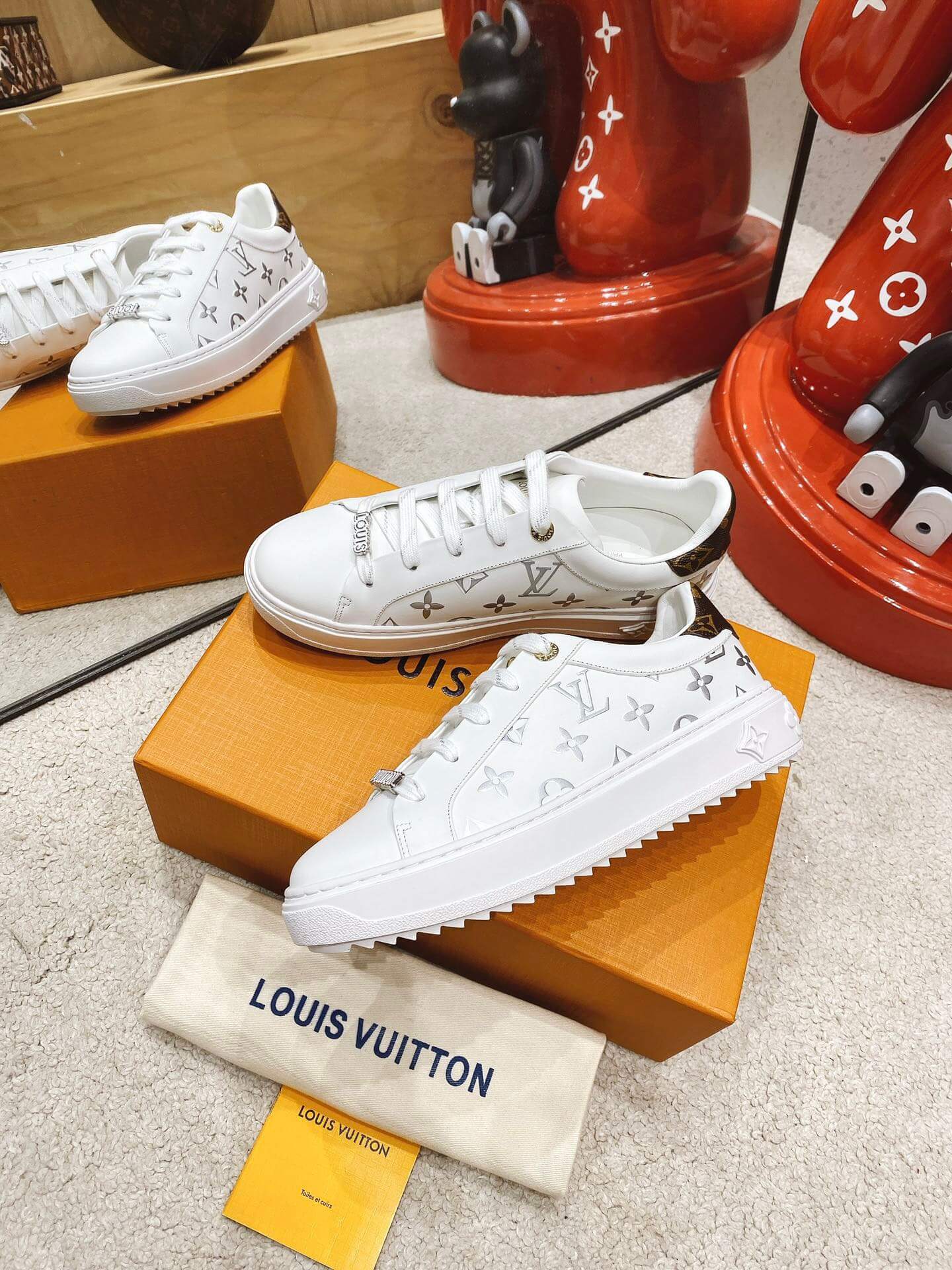 LOUIV Sneakers