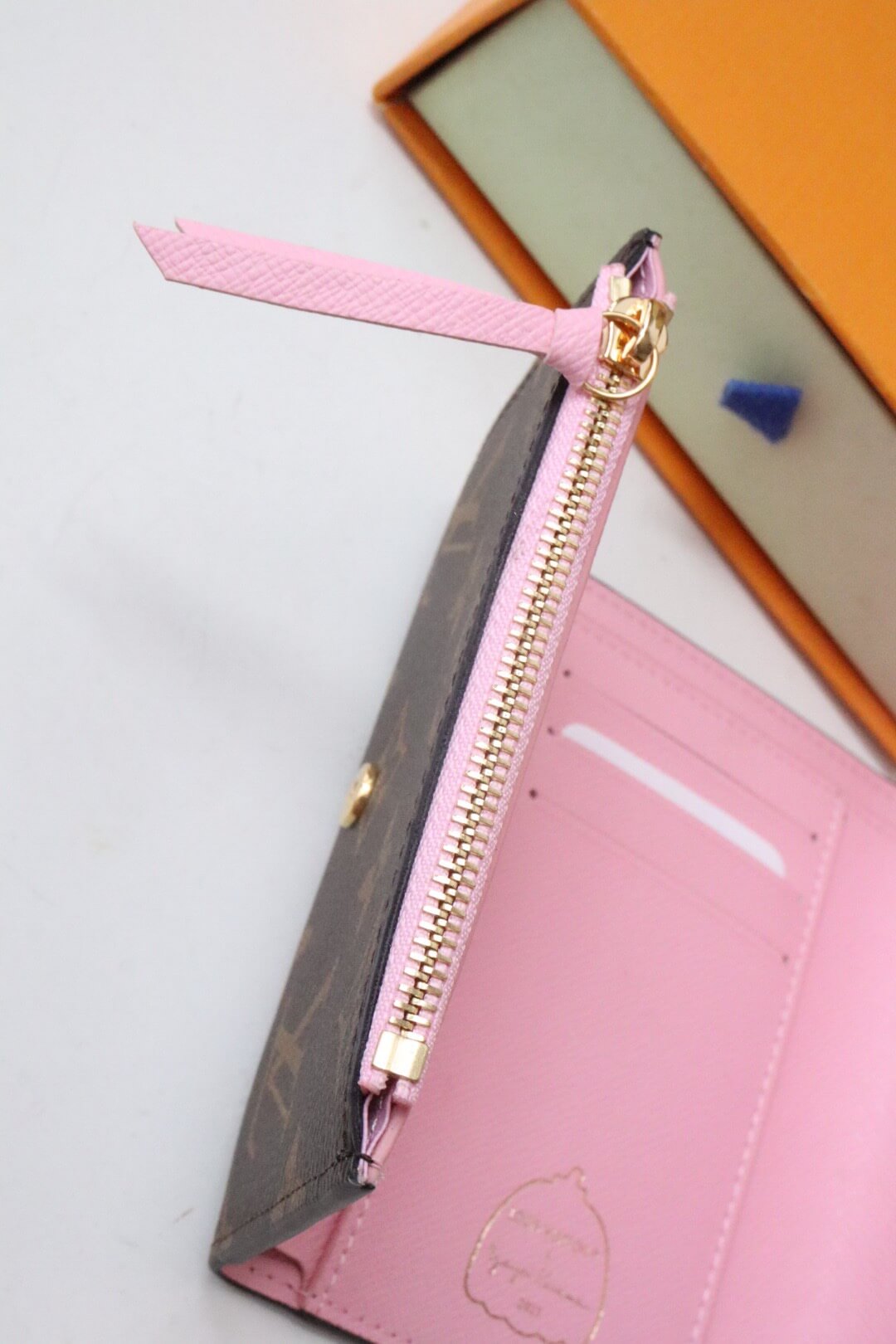 LOUIV Foldable Wallet x YK