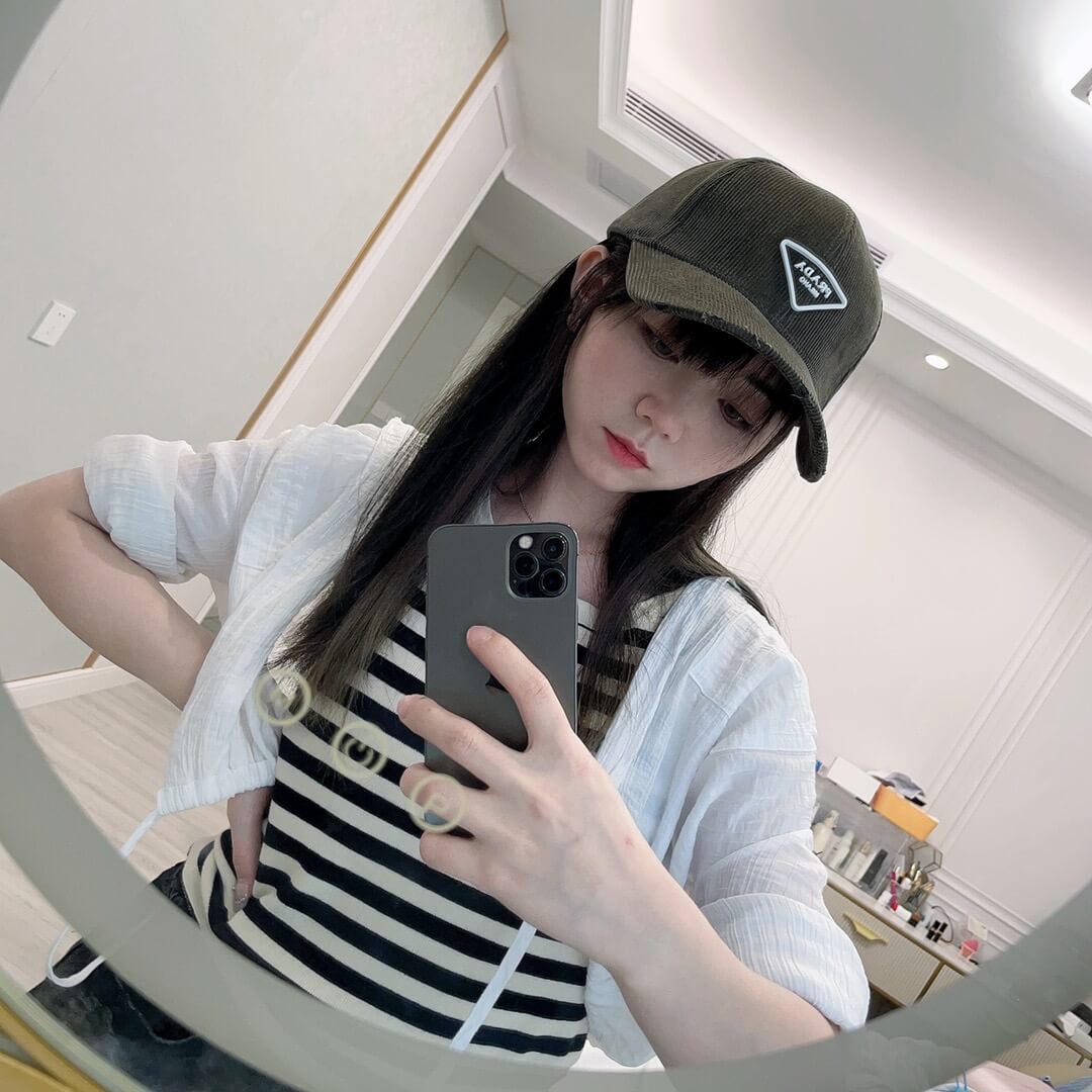 Caps