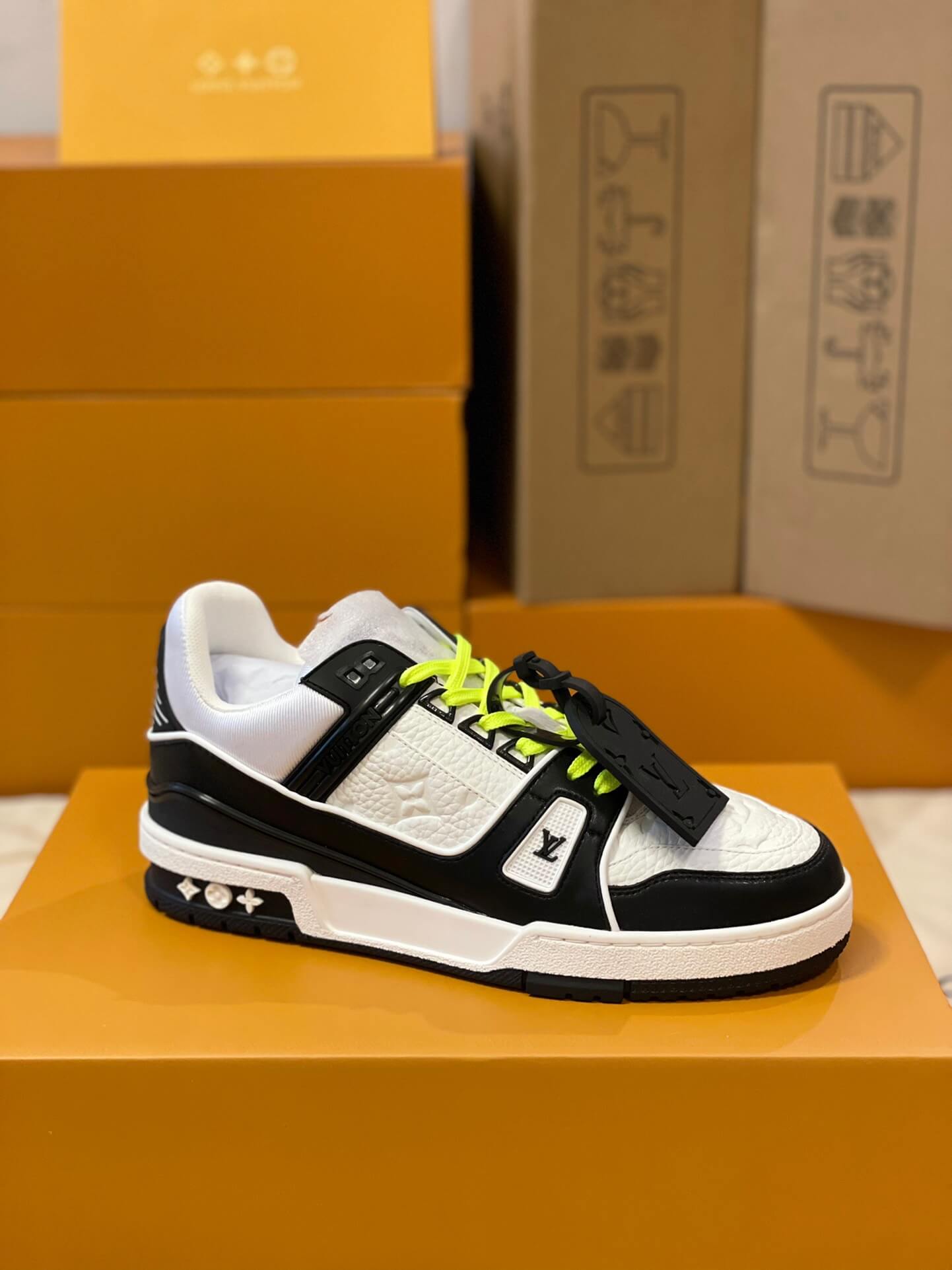 LOUIV Sneakers
