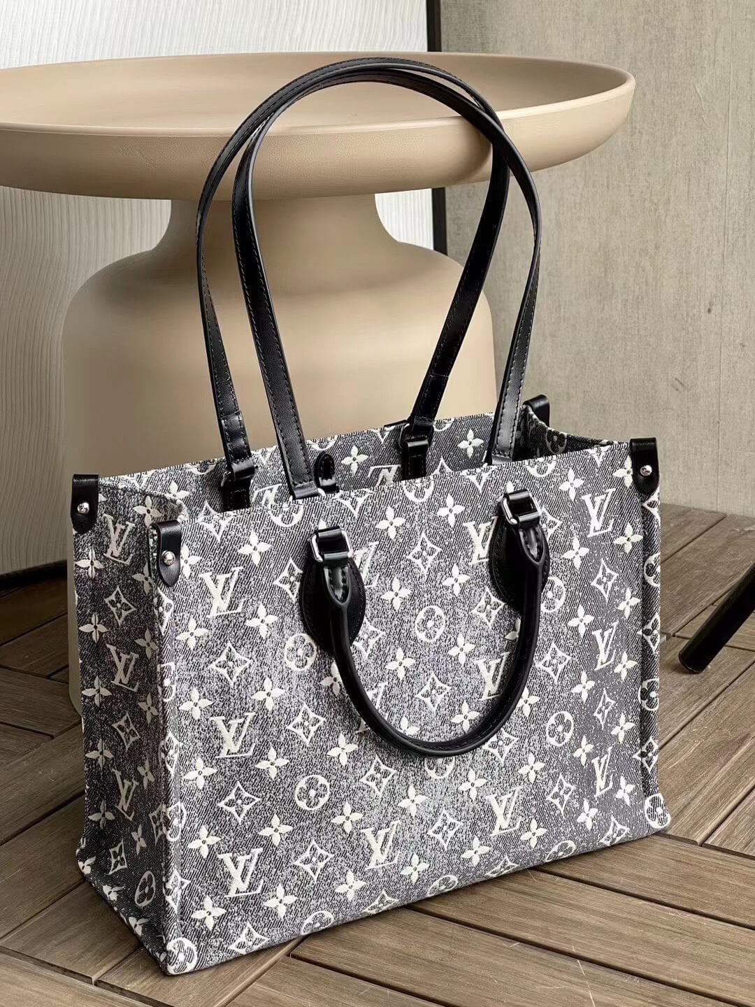 LOUIV Onthego