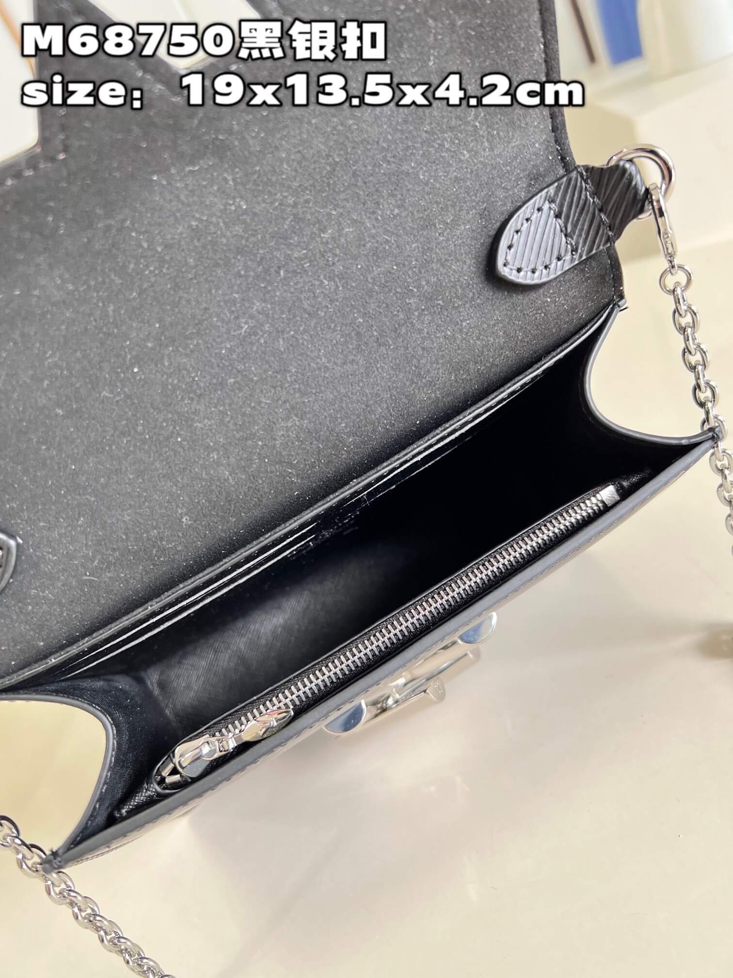 LOUIV Twist Belt Bag