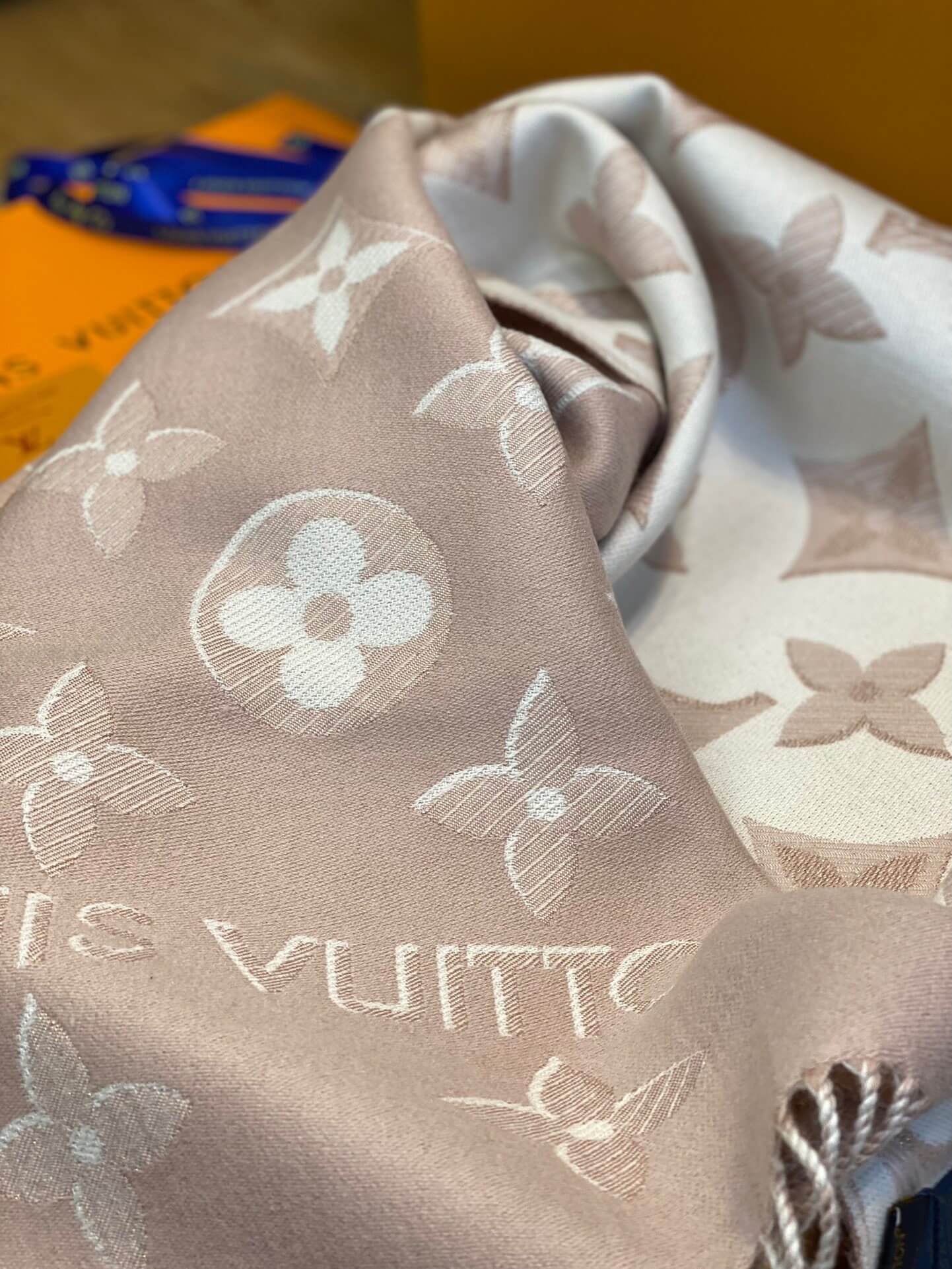 LOUIV Scarfs
