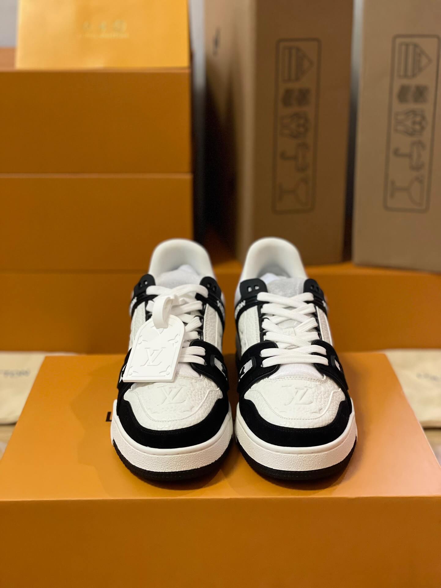 LOUIV Sneakers