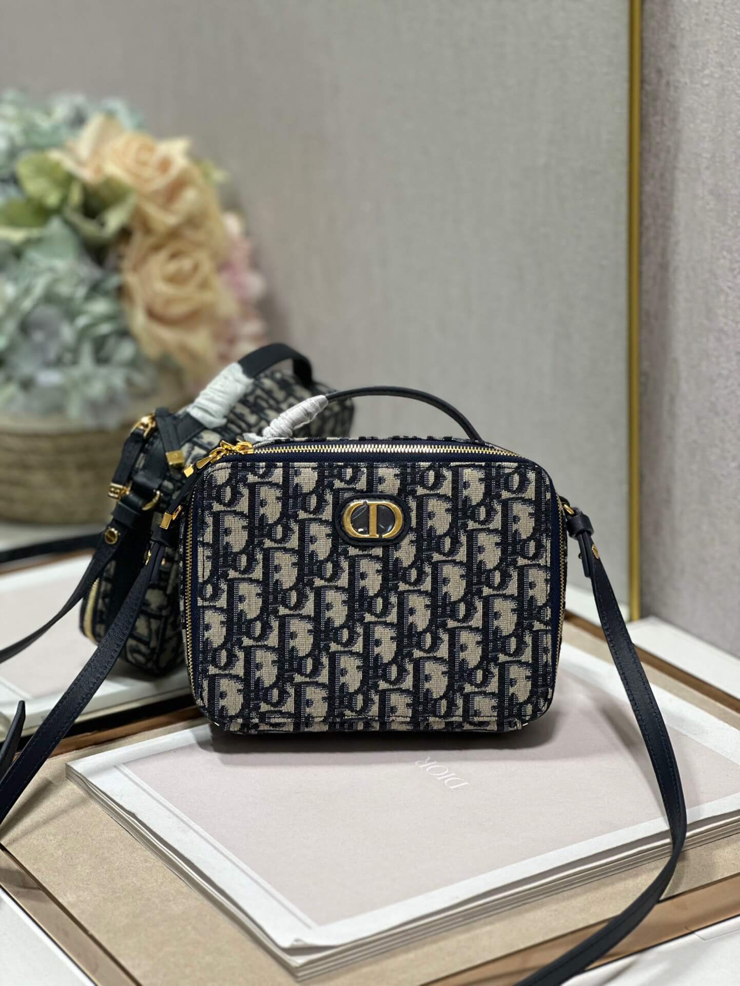 CD Caro Vanity