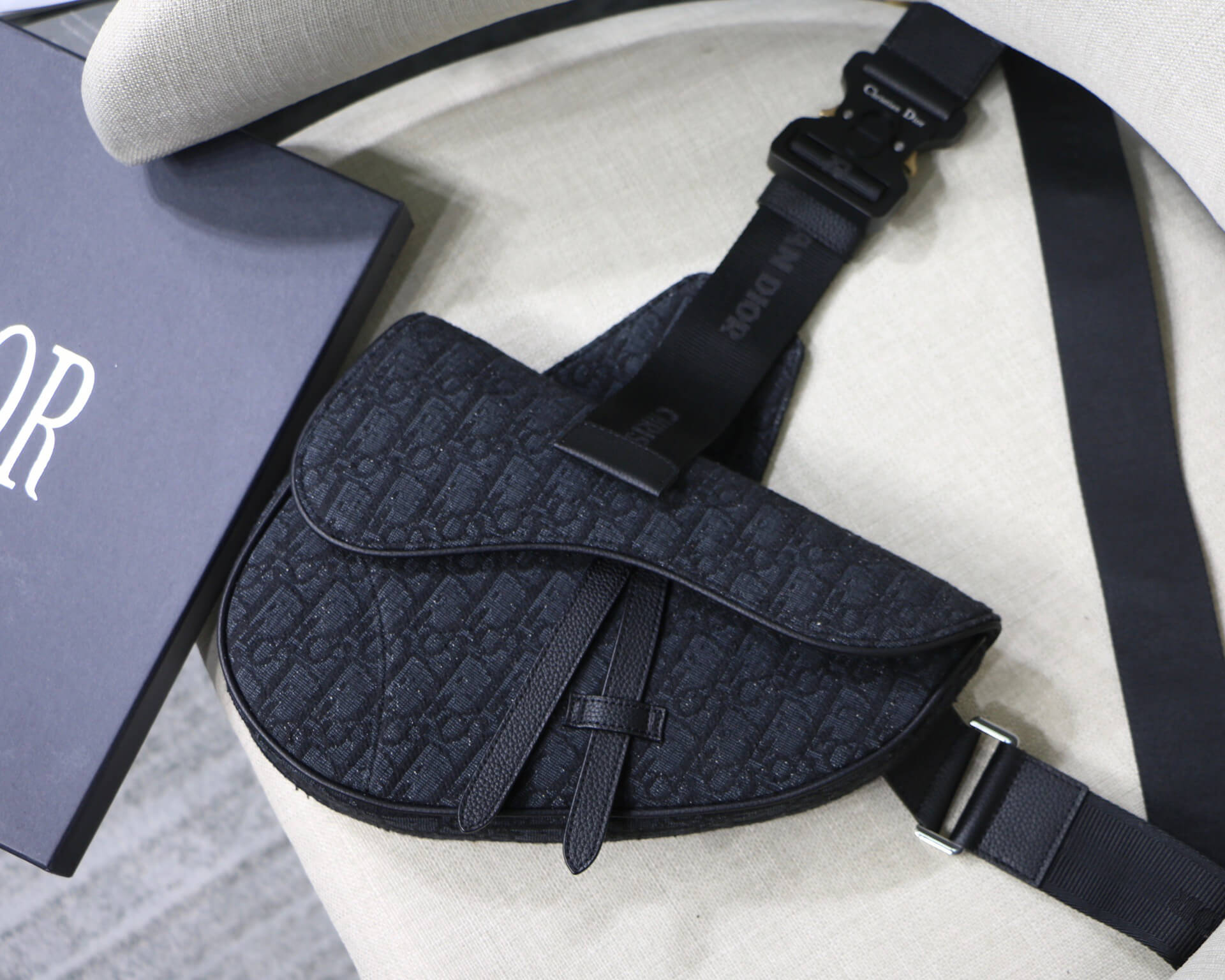 CD Saddle Homme