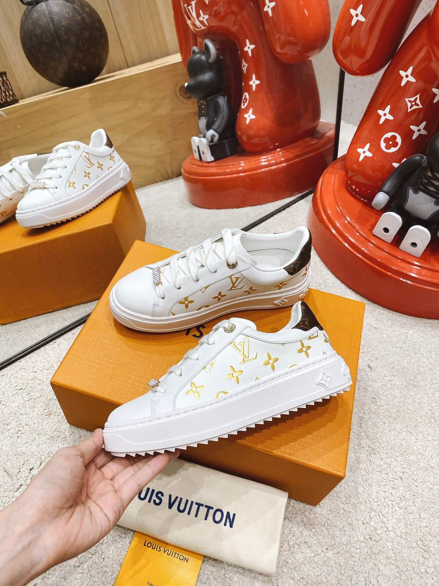 LOUIV Sneakers