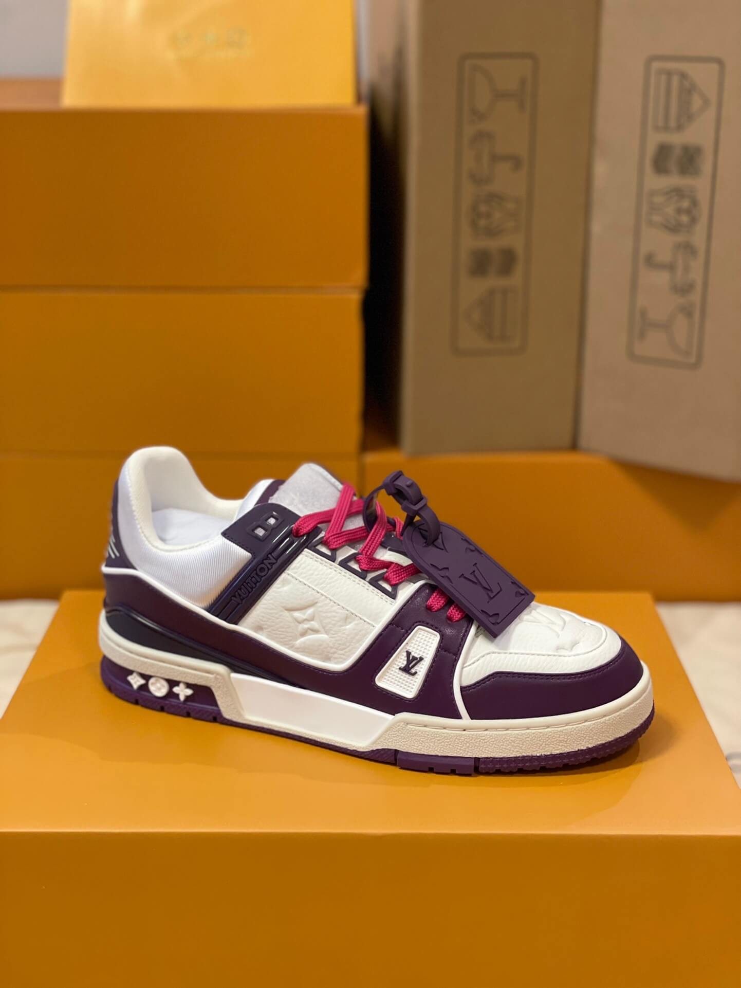 LOUIV Sneakers
