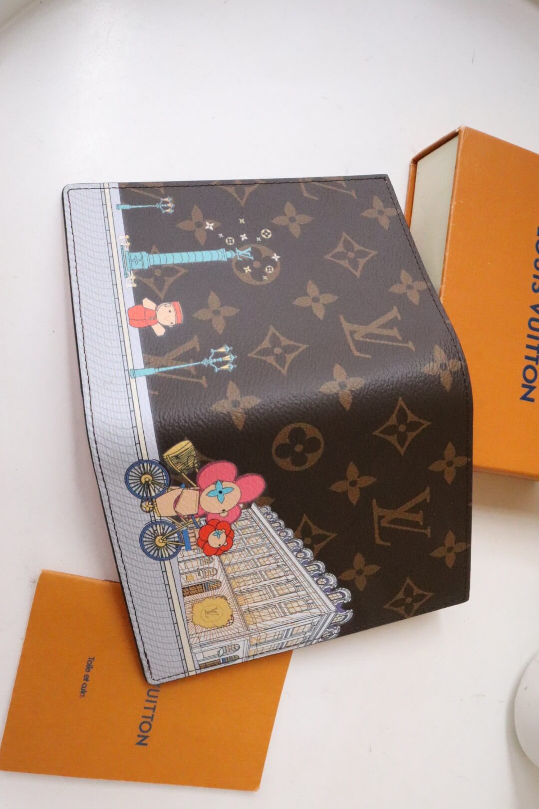 LOUIV Passport Cover