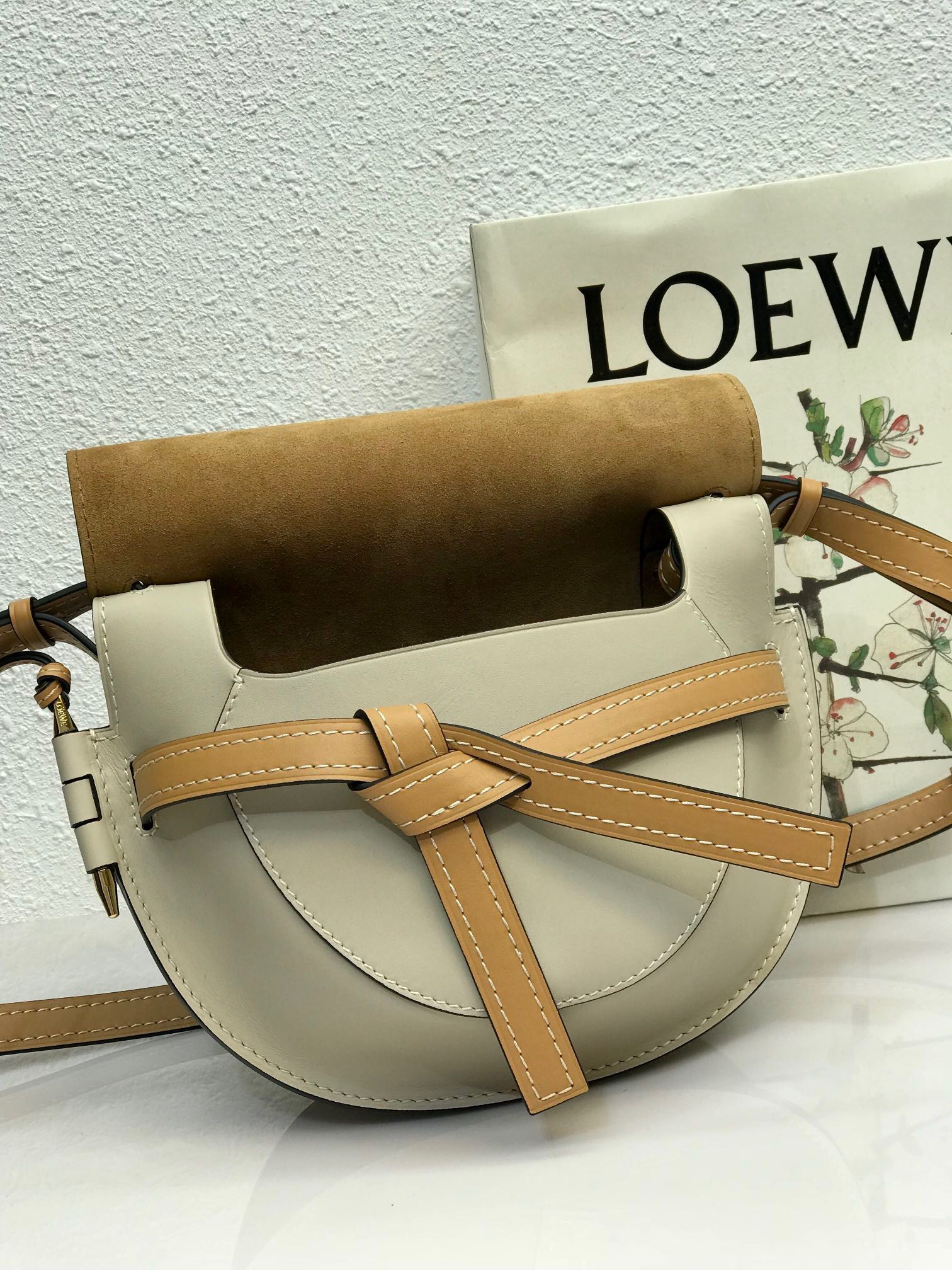 LOEW Gate