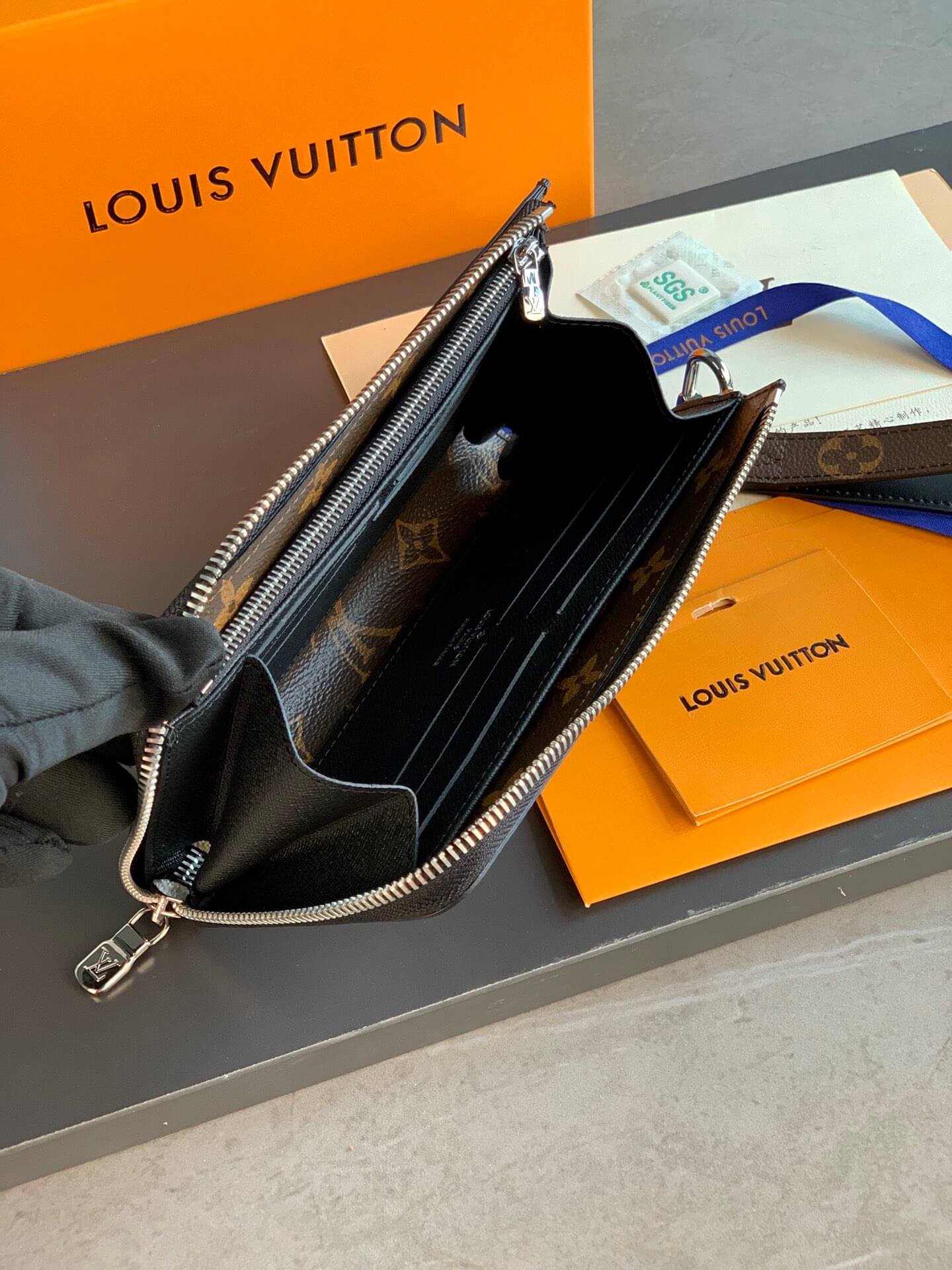 LOUIV Wallets