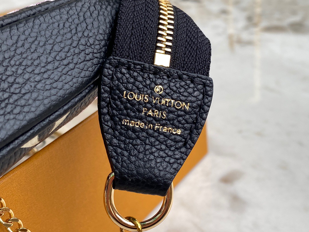 LOUIV Pochette M81140