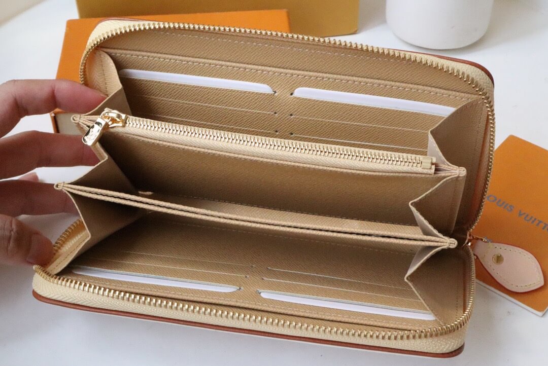 LOUIV Zippy Wallet