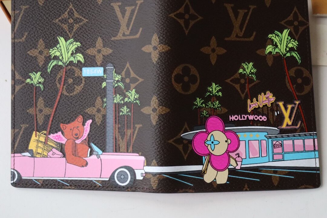 LOUIV Passport Cover