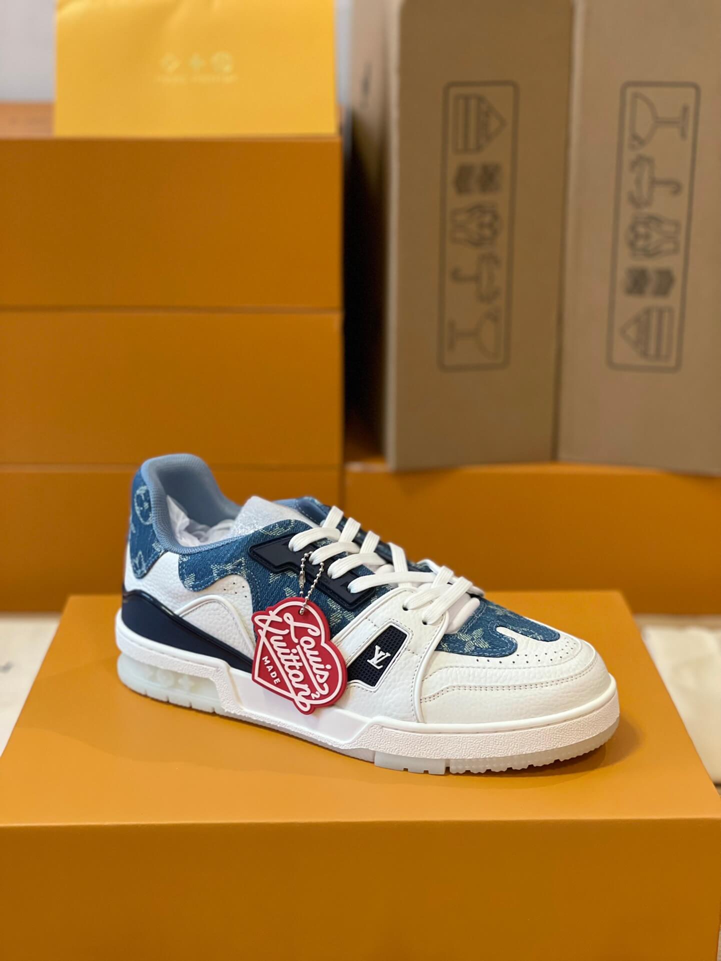 LOUIV Sneakers