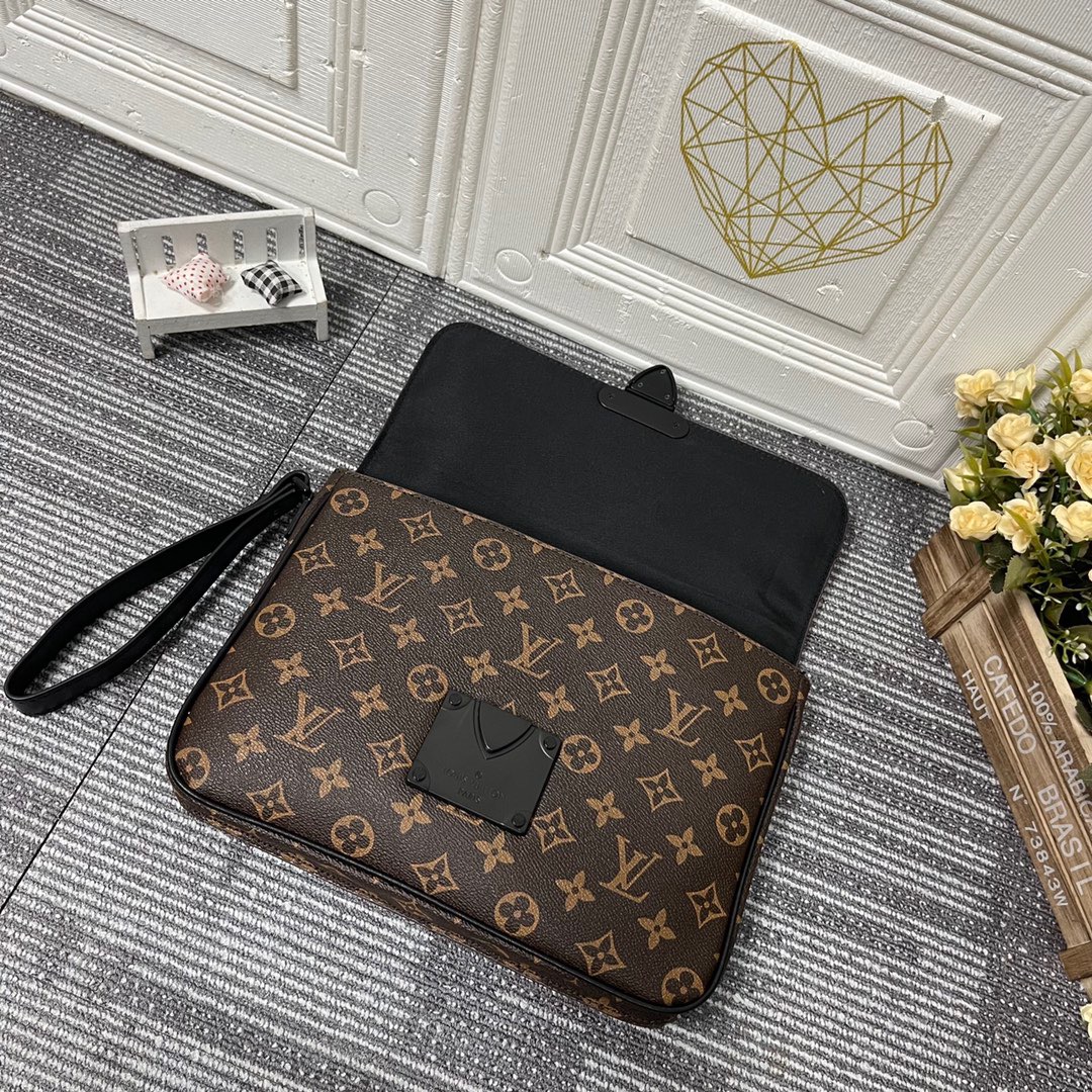 LOUIV Macassar Clutch