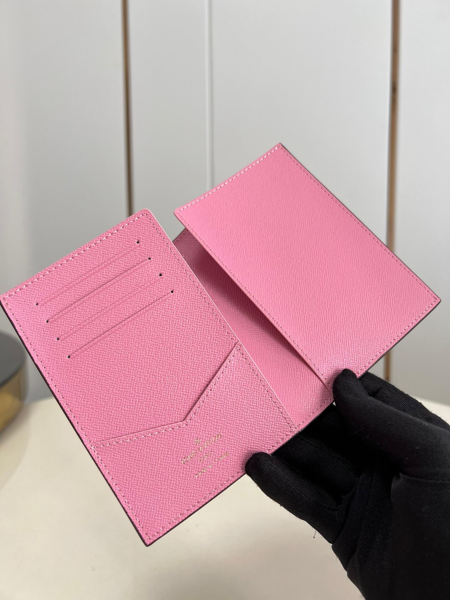LOUIV Passport Cover