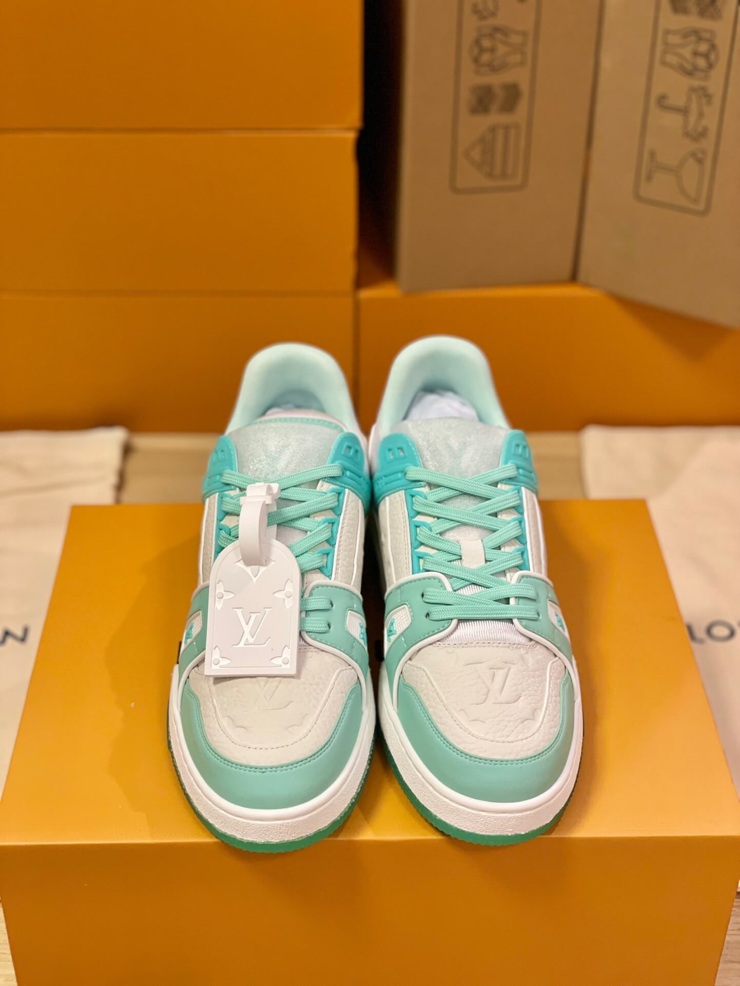 LOUIV Sneakers
