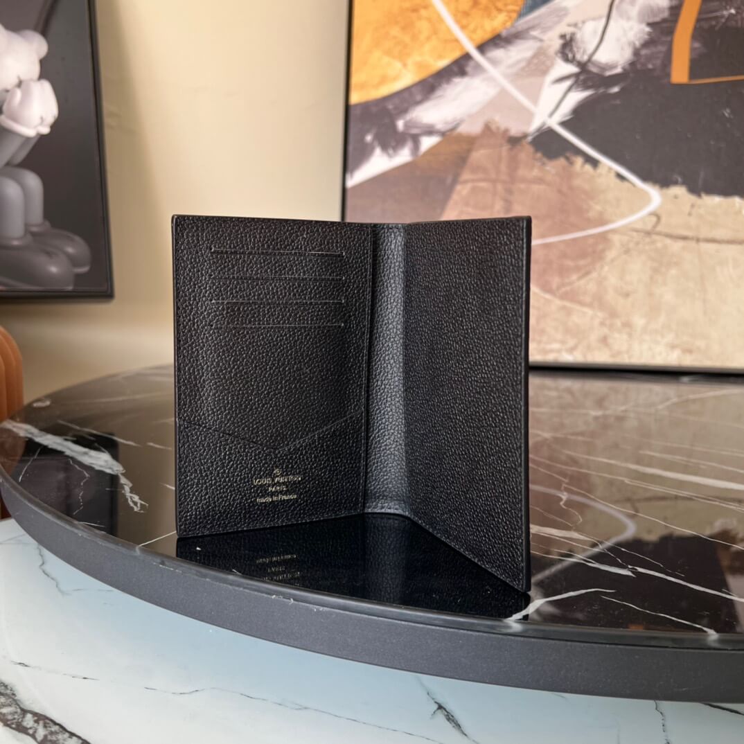 LOUIV Passport Cover