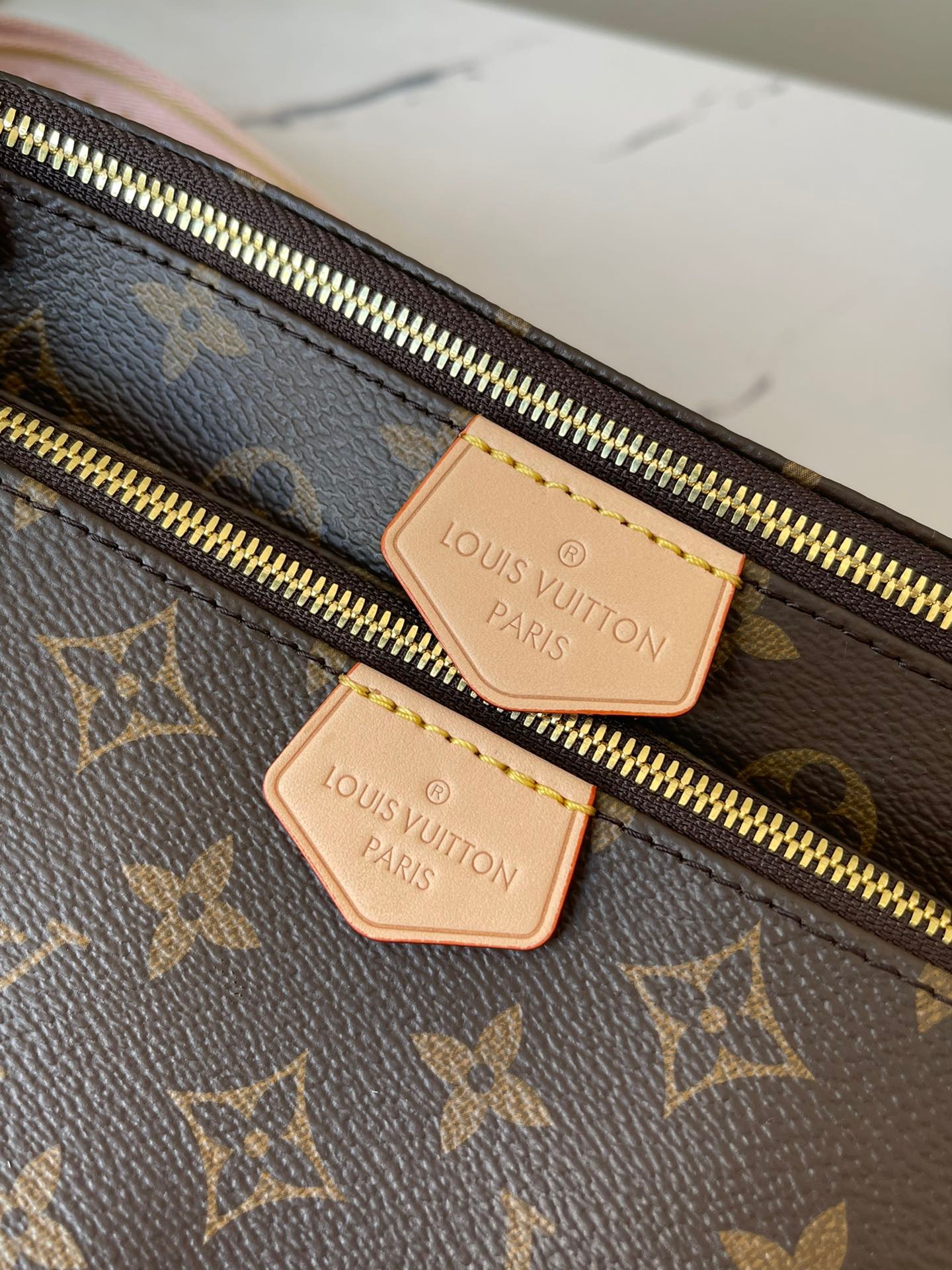 LOUIV M44813 Multi Pochette