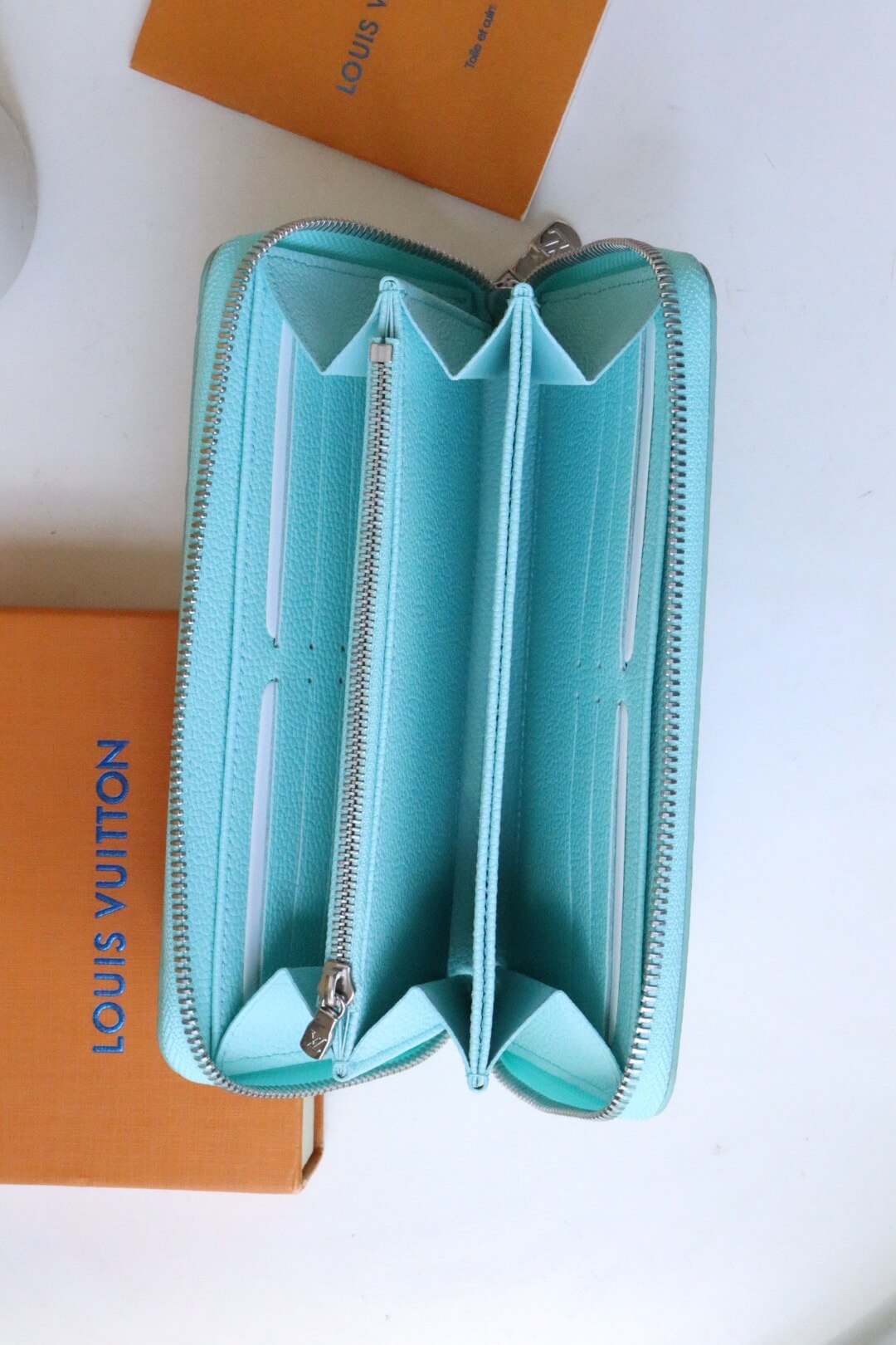 LOUIV Zippy Wallets M81299