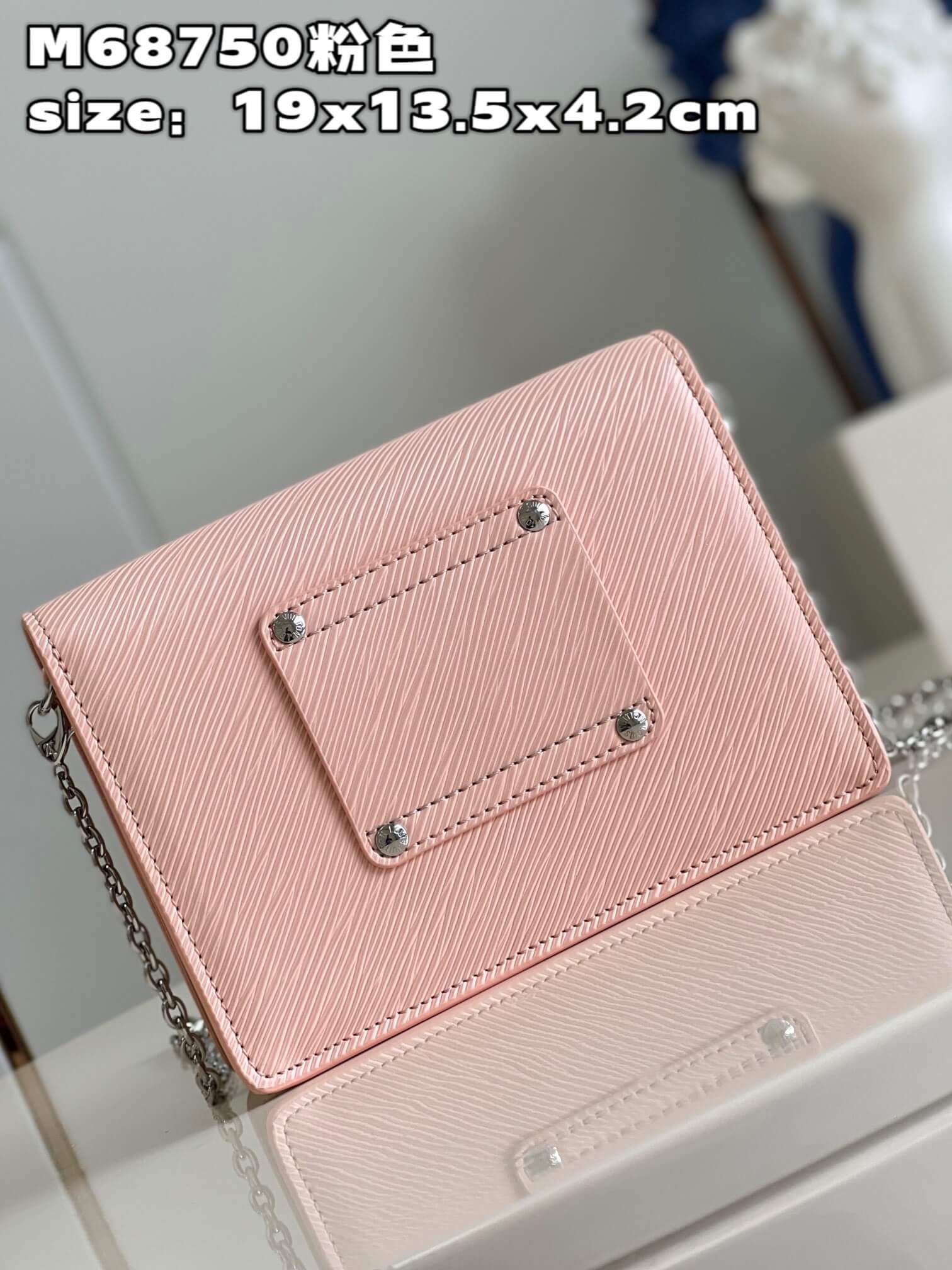 LOUIV Twist Belt Bag