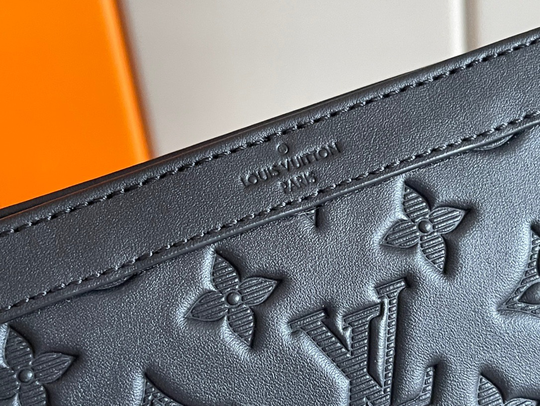 LOUIV M81115 Gaston Wearable Wallet